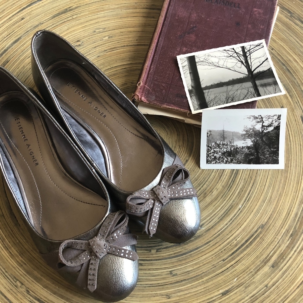 Etienne Aigner Bronze Bow Moisha Flats 6.5